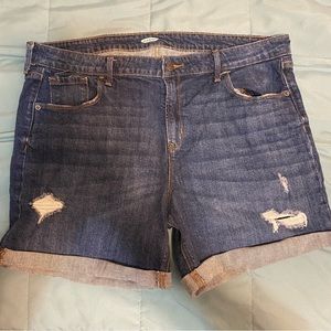 Old Navy women’s shorts sz 16 excellent condition!